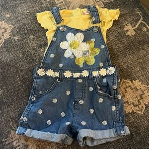Super cute 2t shorts overall outfit worn once